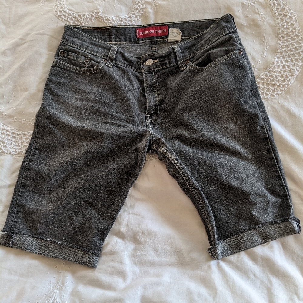 Levi's cutoff bermuda shorts, black